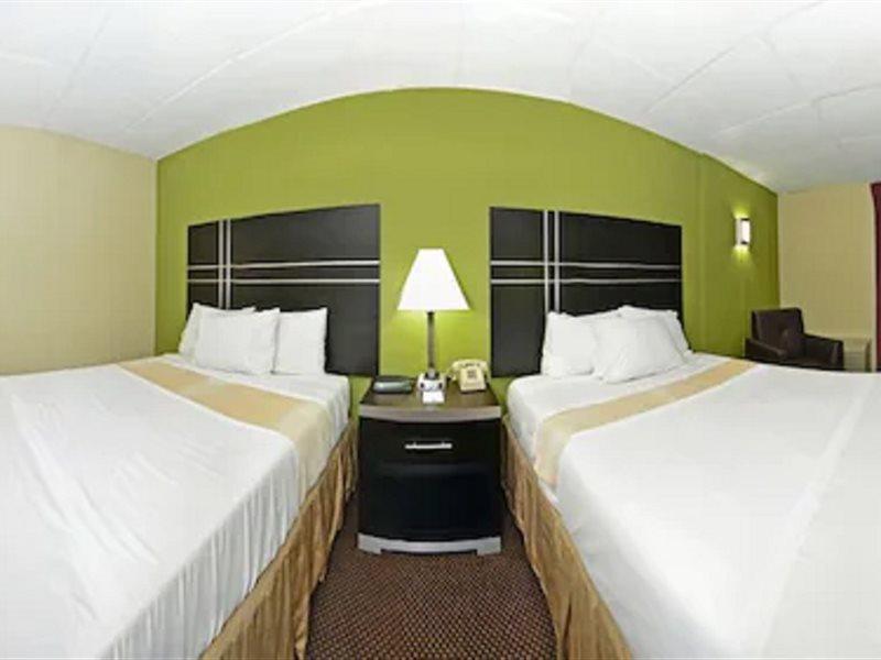 Days Inn Oil City Conference Center Exterior photo