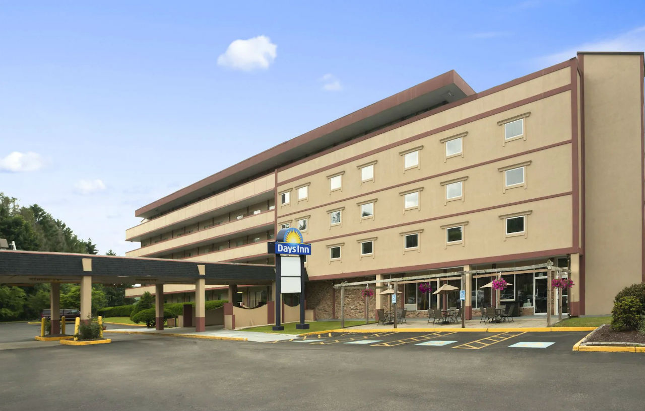 Days Inn Oil City Conference Center Exterior photo